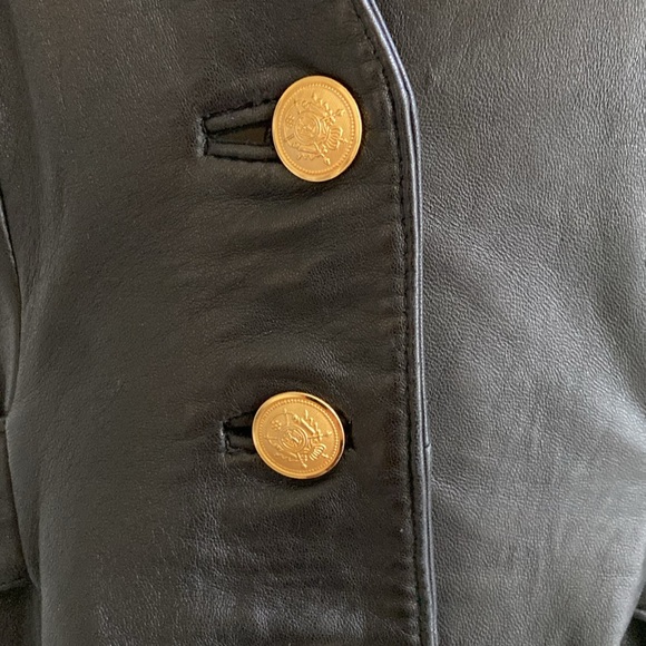 Leather vest with side buckles - Picture 4 of 8